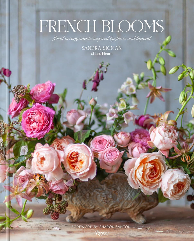 Book cover of 'French Blooms' with floral arrangements and a decorative vase.