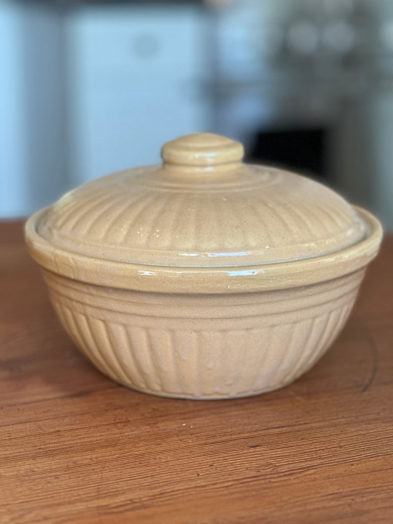 Vintage 1940s–1950s USA Stoneware Covered Casserole